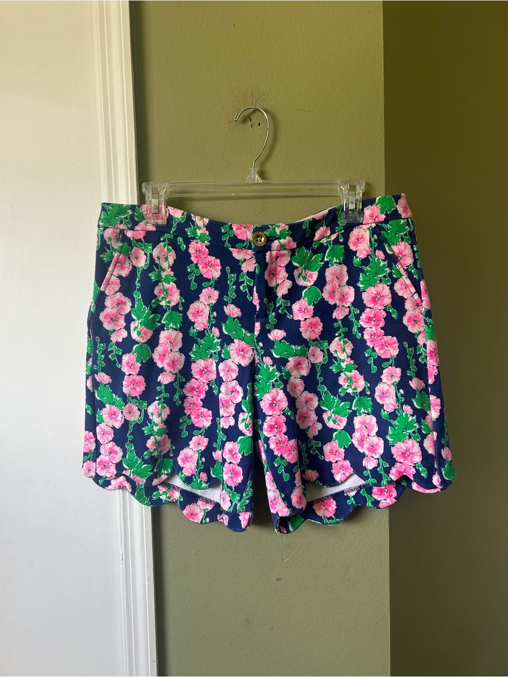 Lilly Pulitzer Navy Floral Scallop Hem Shorts with Pink Flowers